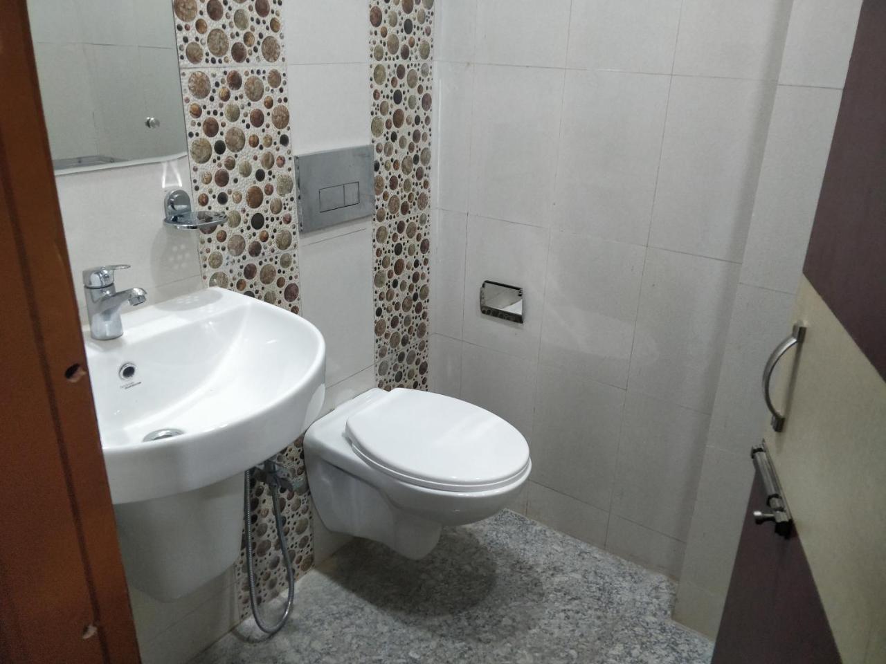 Oyo 16871 Anant Home Stay 西隆 外观 照片